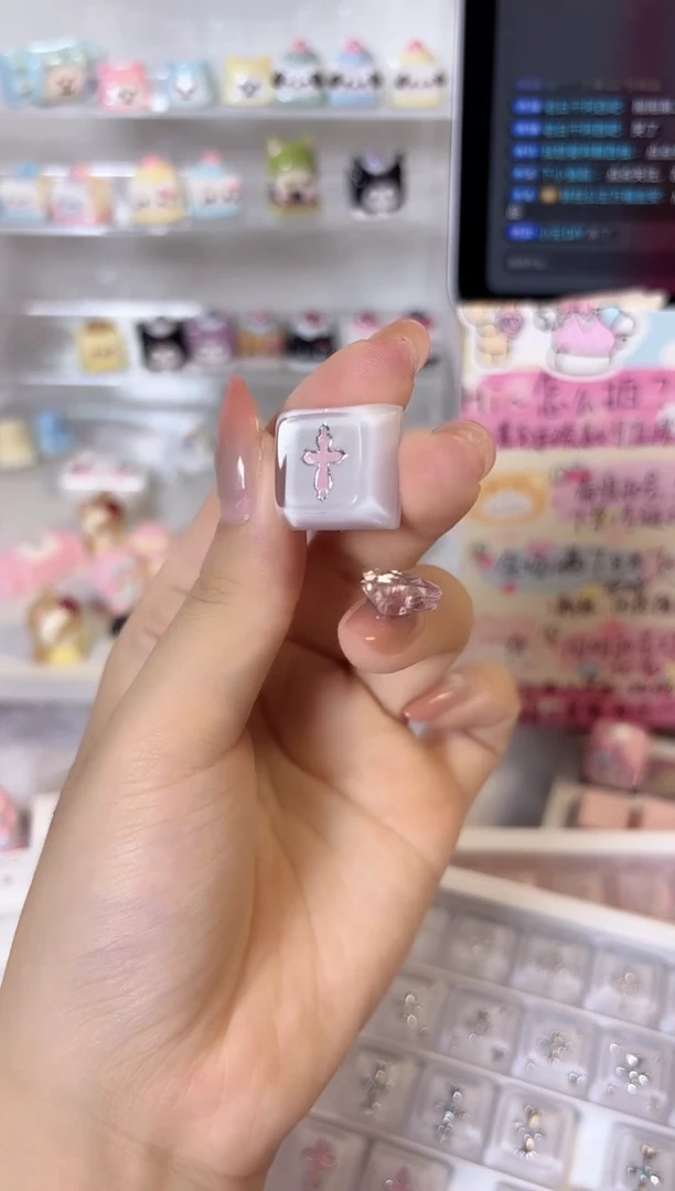 4.粉色克罗心滴胶键帽