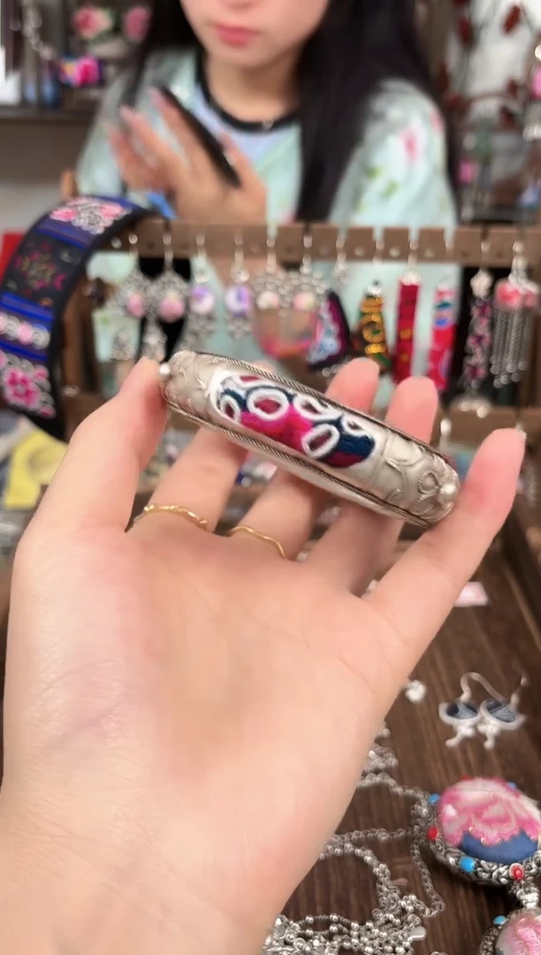 织绣民族风非遗老绣饰品717