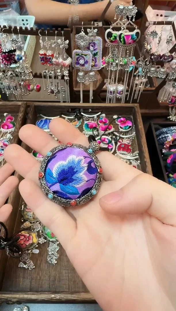 织绣玫****恋云织谣民族风精美饰品   110