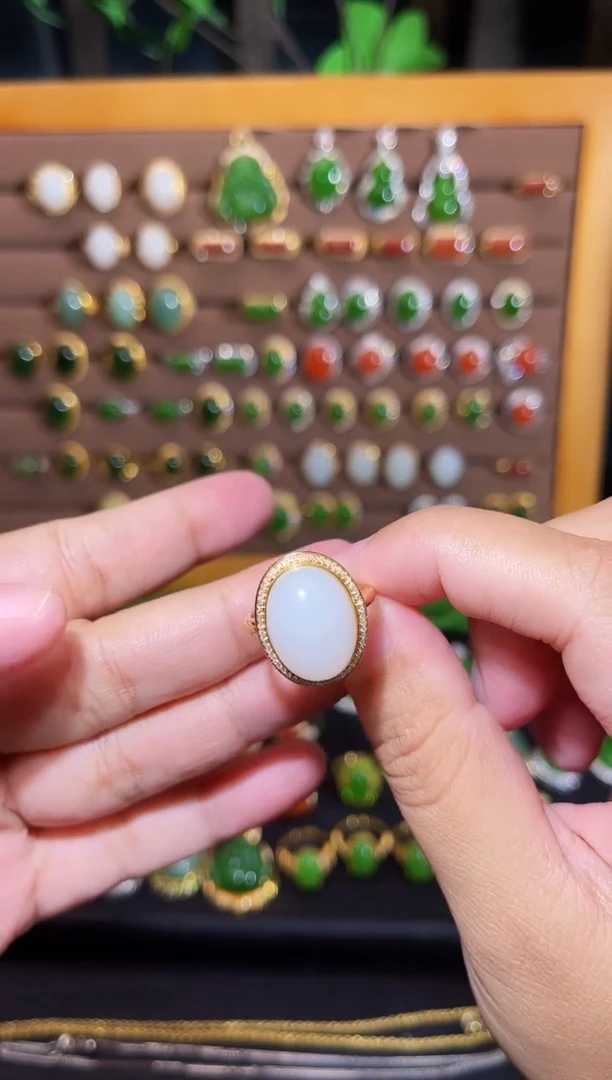 【闪购商品】和田玉戒指18K金镶嵌白玉戒指