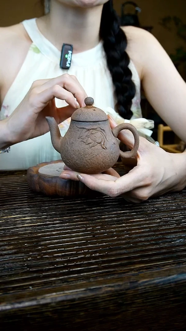 静悟斋品牌  黄泥段青莲壶160cc