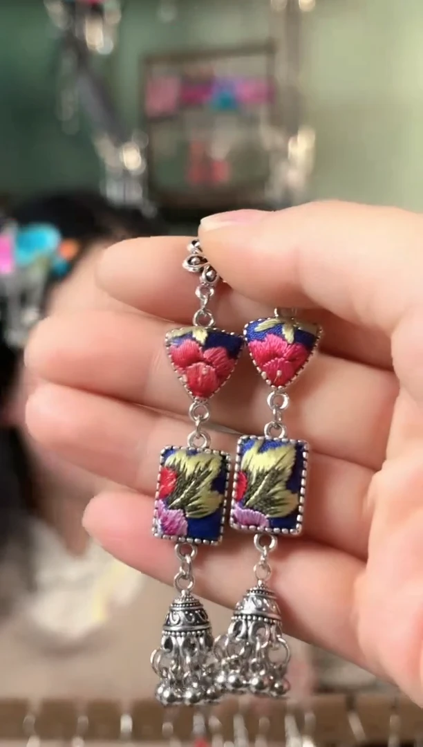 彩云南阁非遗老绣饰品582*