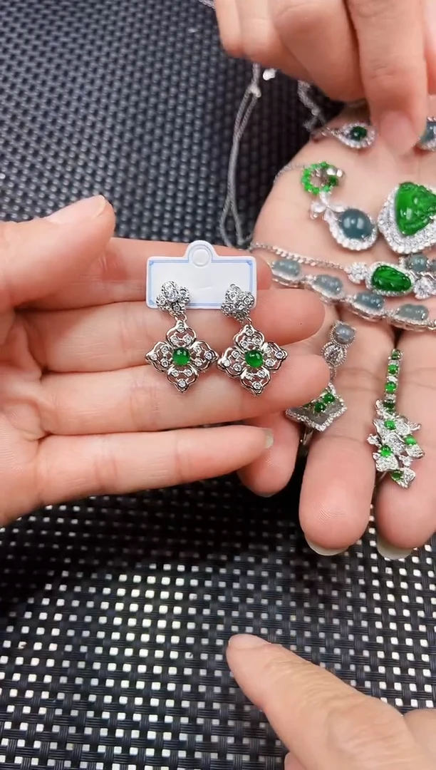 【闪购商品】翡翠耳饰未镶嵌111111111