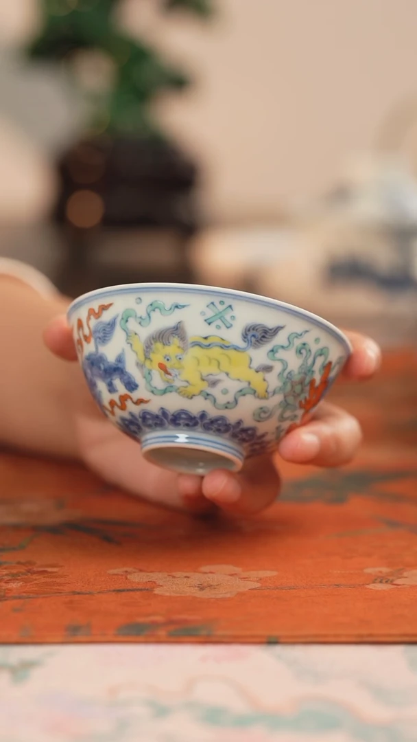 源明清忆斗彩事事如意杯