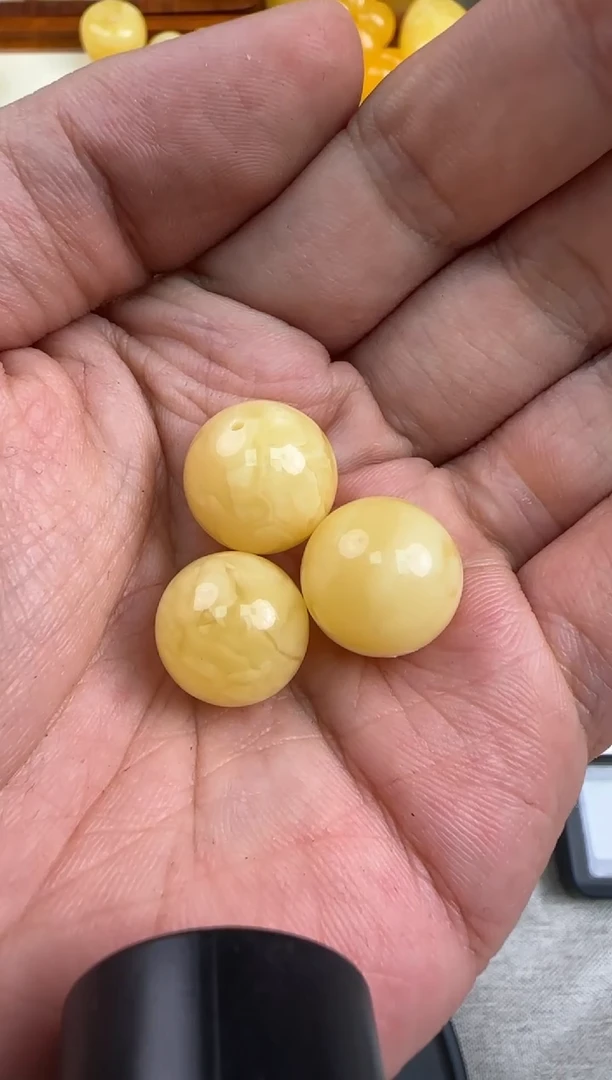 蜜蜡未镶嵌珠宝奇石但*。微瑕