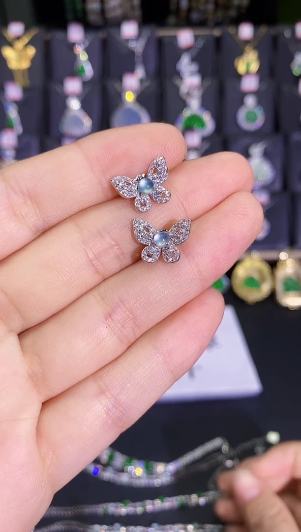 【闪购商品】翡翠耳饰银S925镶嵌蓝水蛋面蝴蝶