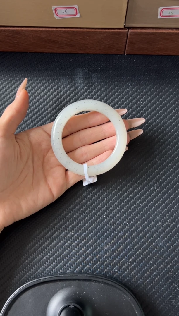 未镶嵌手镯和田玉黑山微色差手镯54+JM