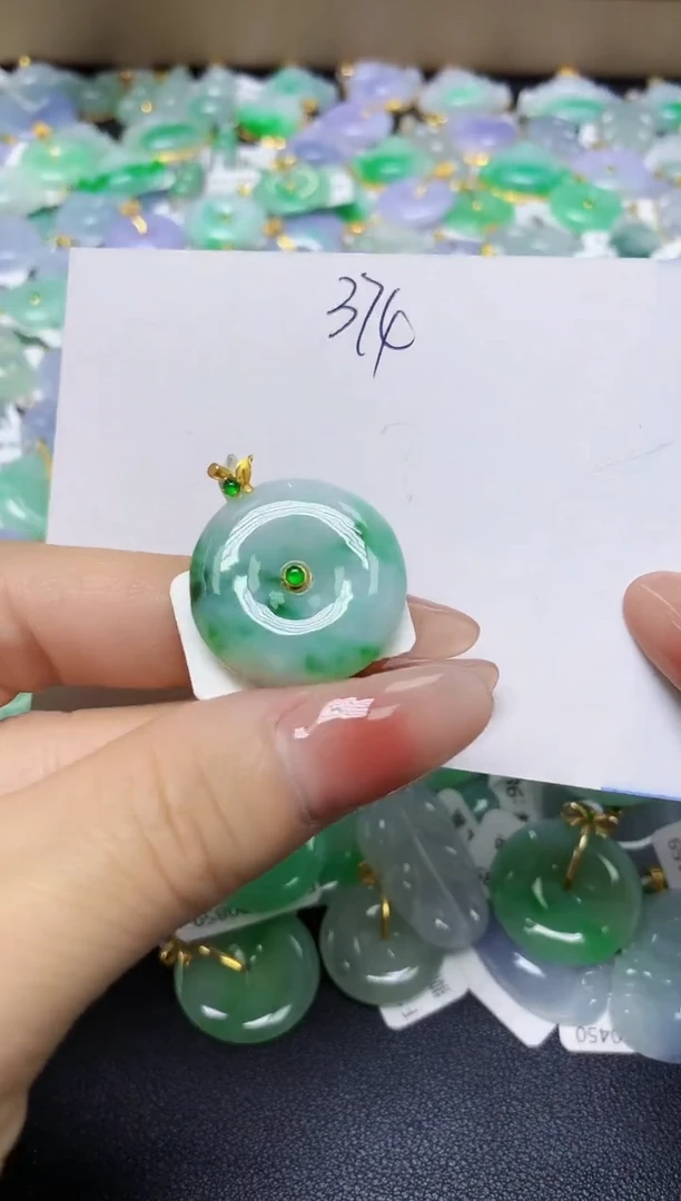 翡翠18K金镶嵌颈饰 天然缅甸翡翠A货