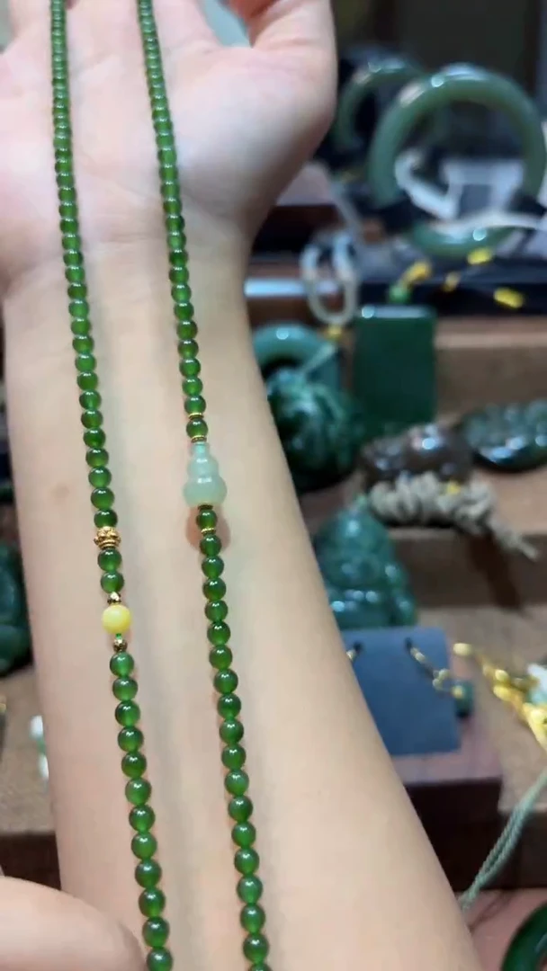 颈饰未镶嵌和田玉（碧玉）1