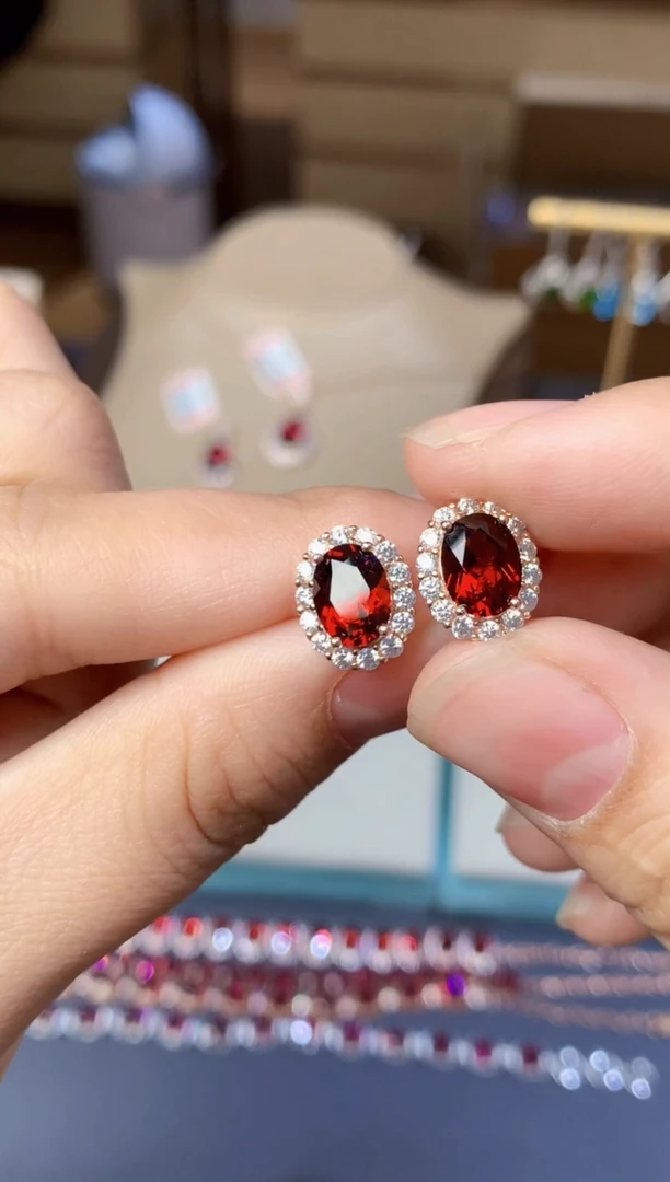 银S925镶嵌耳钉石榴石天然