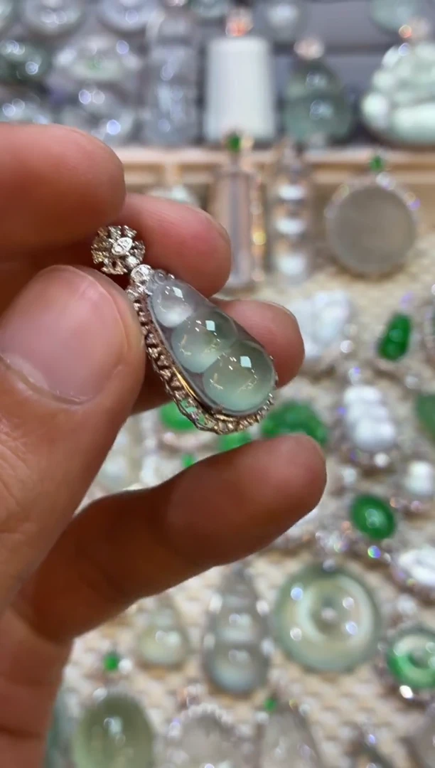 吊坠(不含链)18K金镶嵌翡翠豆子