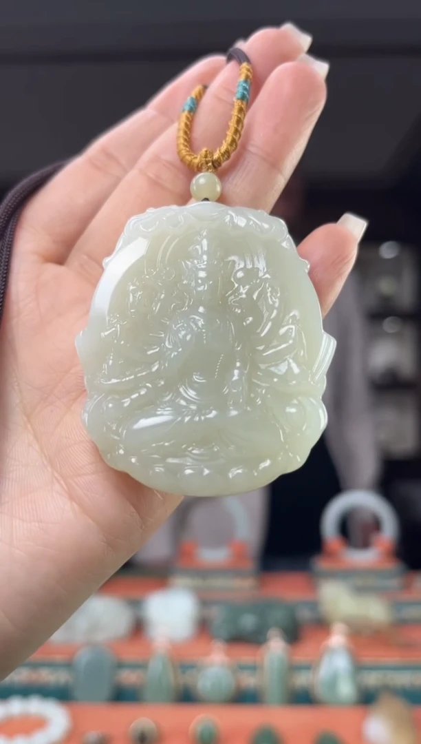 颈饰未镶嵌和田玉佩佩鼠