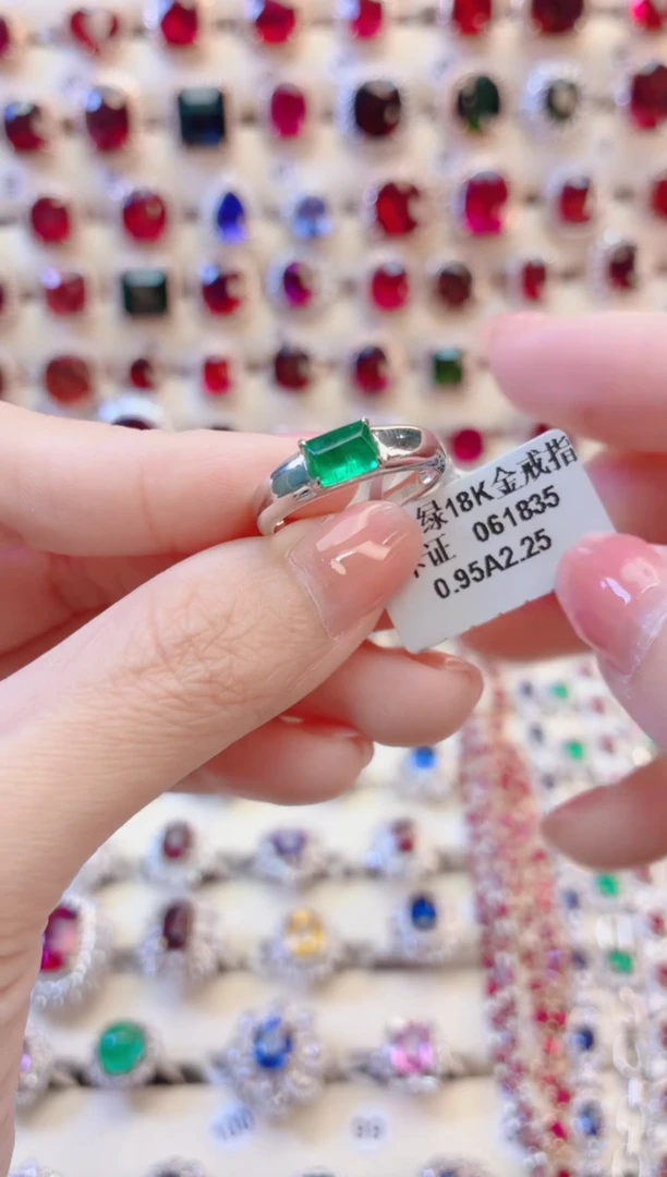 18K金镶嵌戒指祖母绿1