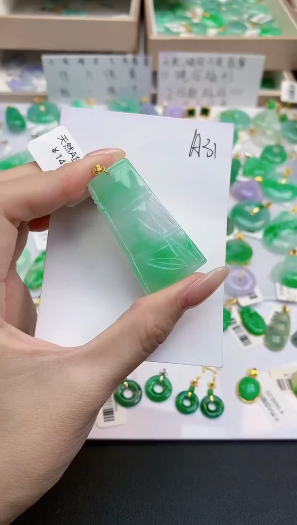 颈饰18K金镶嵌翡翠天然缅甸A货翡翠