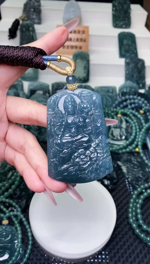 颈饰未镶嵌翡翠