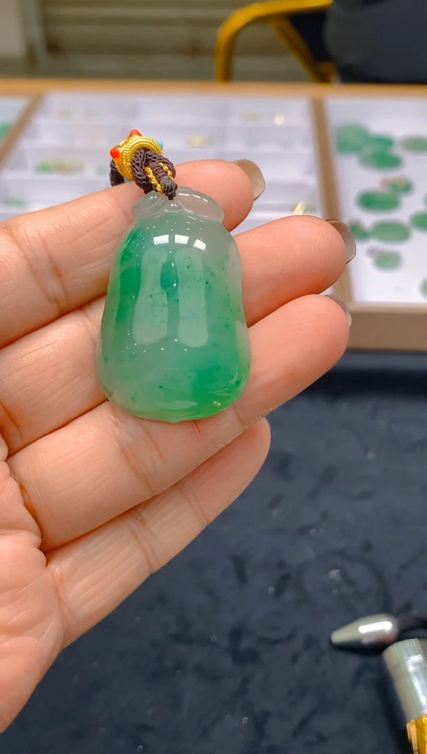 【闪购商品】石英质玉颈饰未镶嵌冰美人非洲翠，假一罚四058