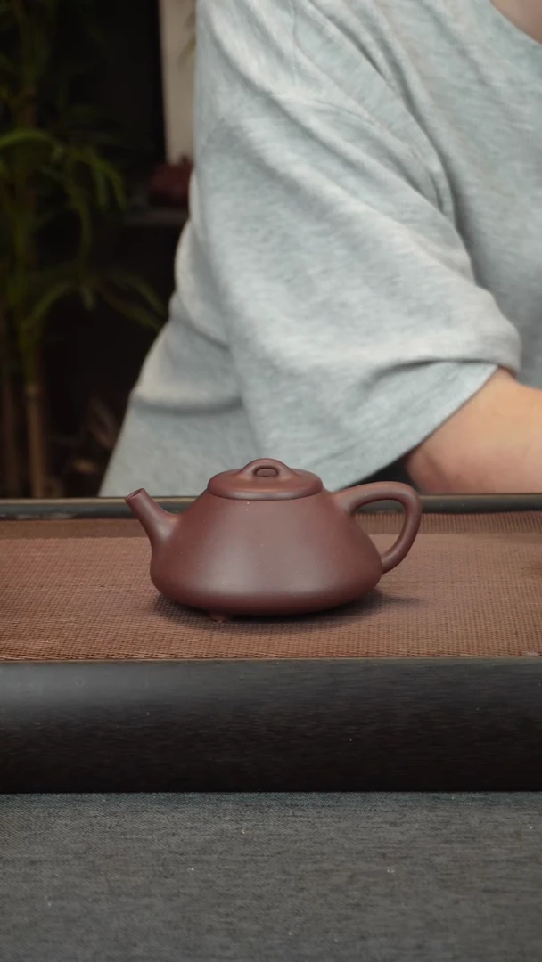 茶壶紫砂深*冰瑕疵的 千禧紫泥 彭年石瓢 180CC
