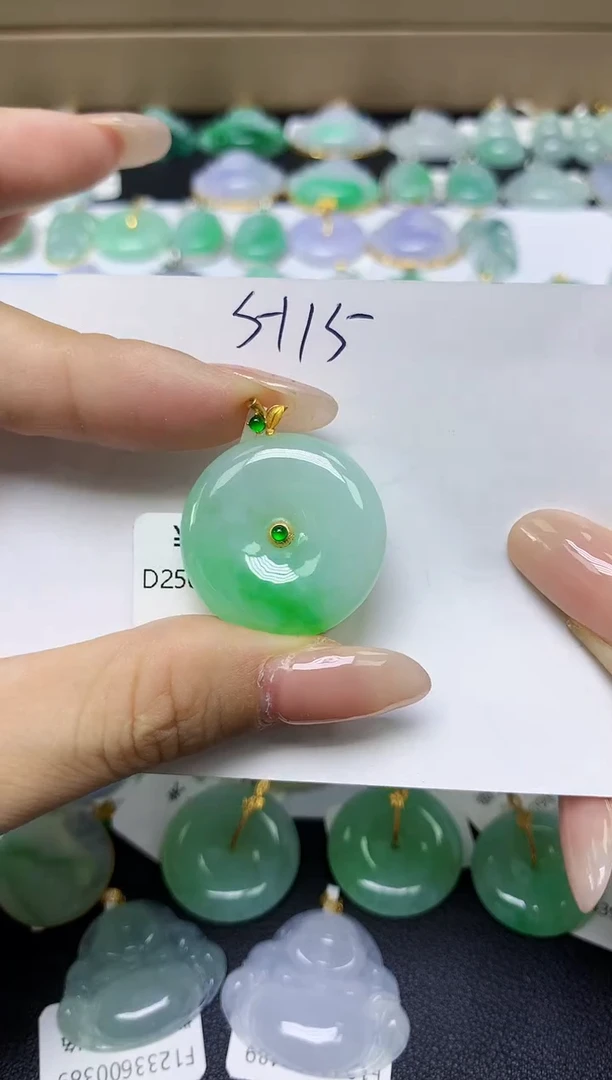 翡翠18K金镶嵌颈饰天然缅甸翡翠A货