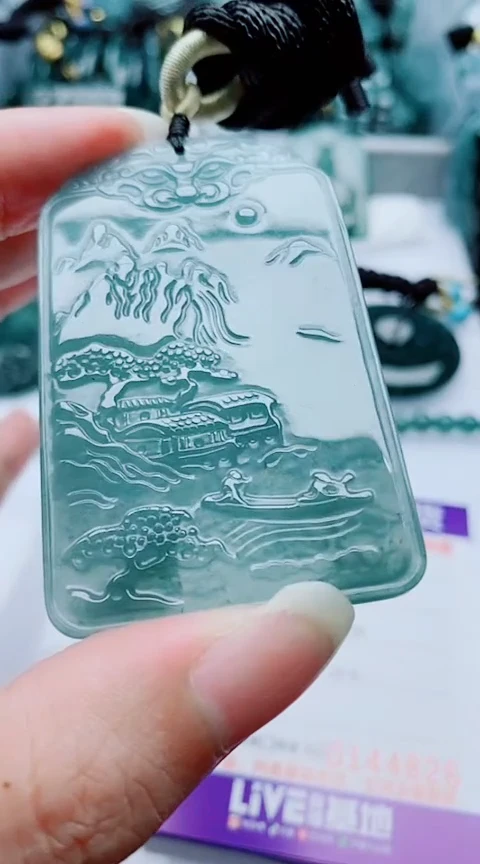 颈饰未镶嵌翡翠