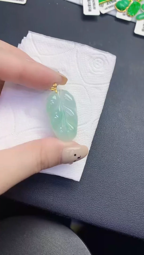 颈饰18K金镶嵌翡翠缅甸天然翡翠A货