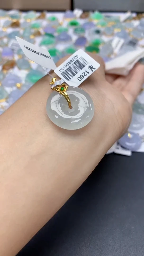 翡翠18K金镶嵌颈饰天然缅甸a货翡翠