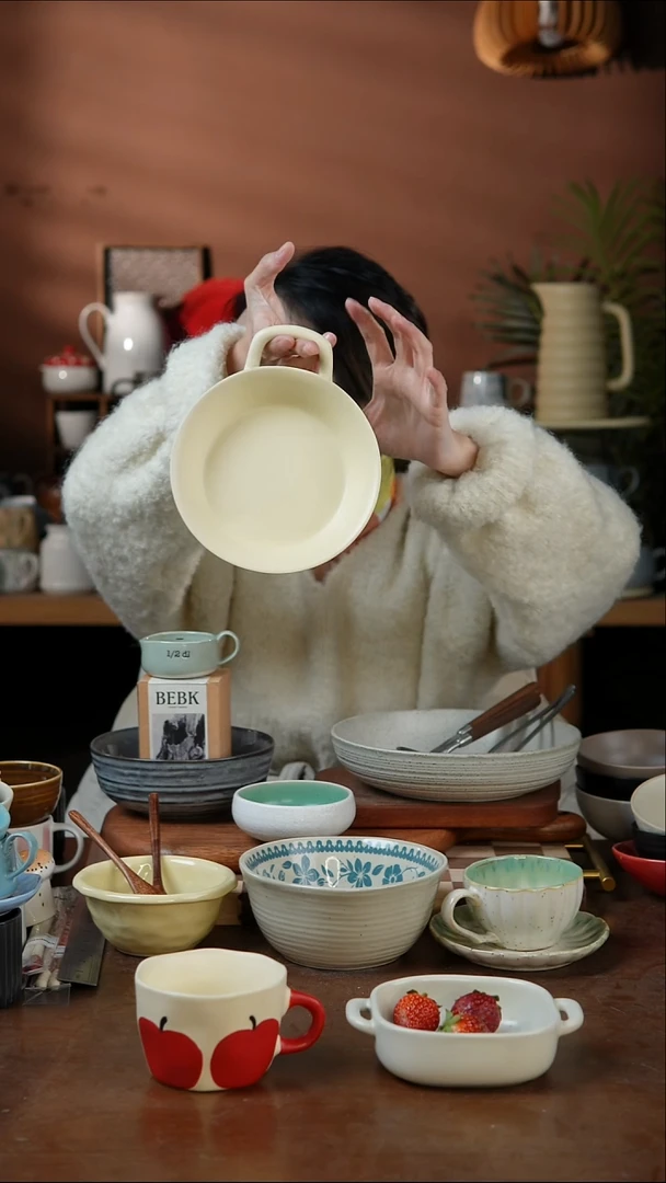 瓷片奶黄色单柄碗   微瑕 凑满20发货