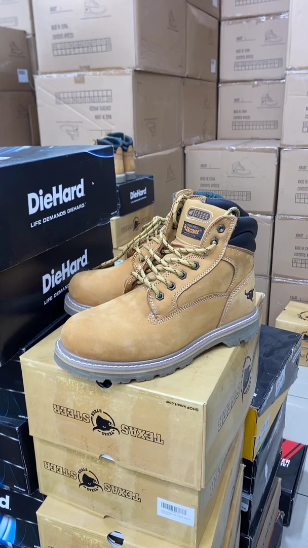 牛皮43码，牛头1 皮鞋码，工装靴 个别鞋面有胶印 默认瑕疵介意勿拍