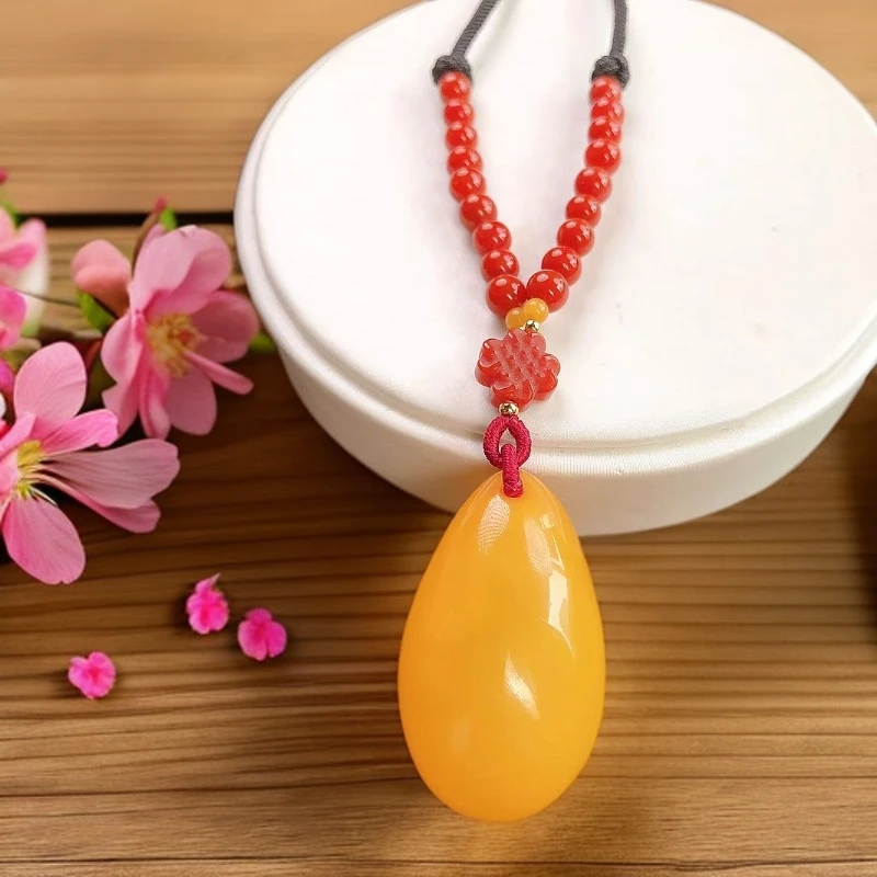 【云飞珠宝】老蜜蜡鸡油黄水滴吊坠