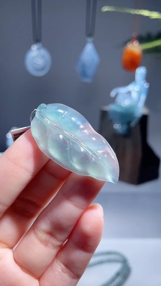 颈饰未镶嵌翡翠叶子