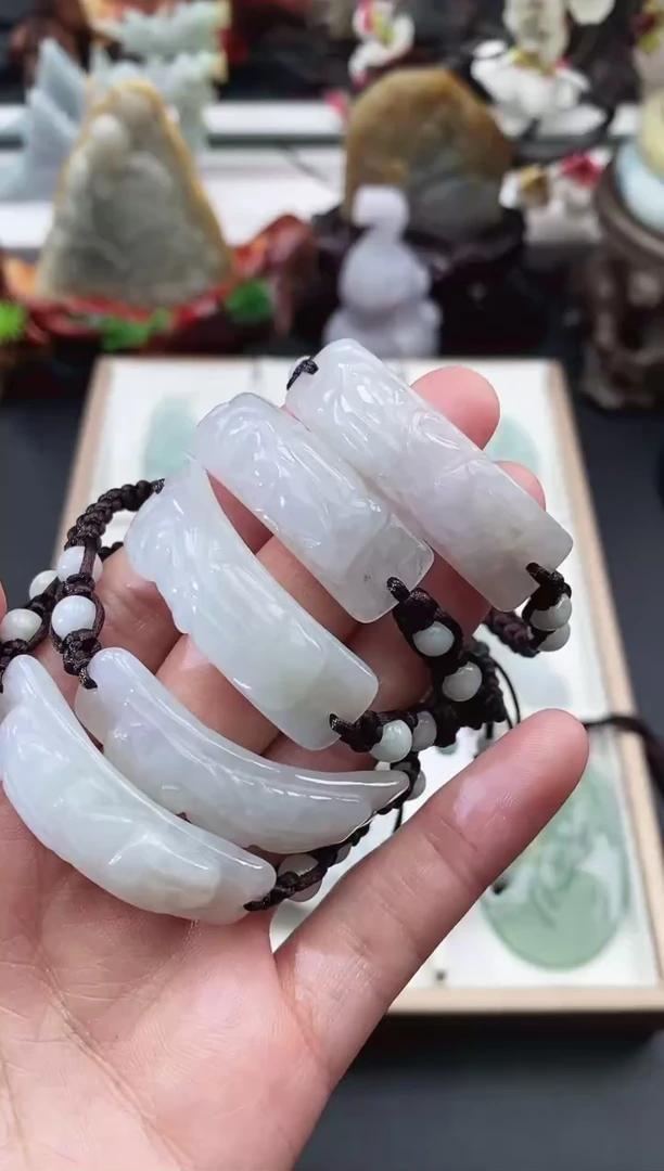 翡翠未镶嵌颈饰天然缅甸A货翡翠随机发一件