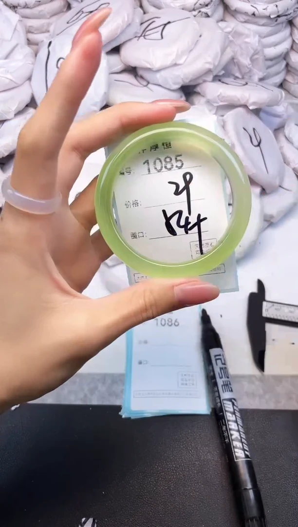 玛瑙/玉髓手镯未镶嵌1085