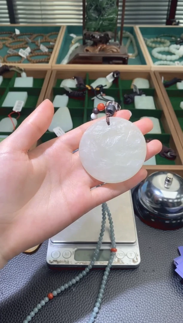 颈饰未镶嵌和田玉新疆山料随型牌子