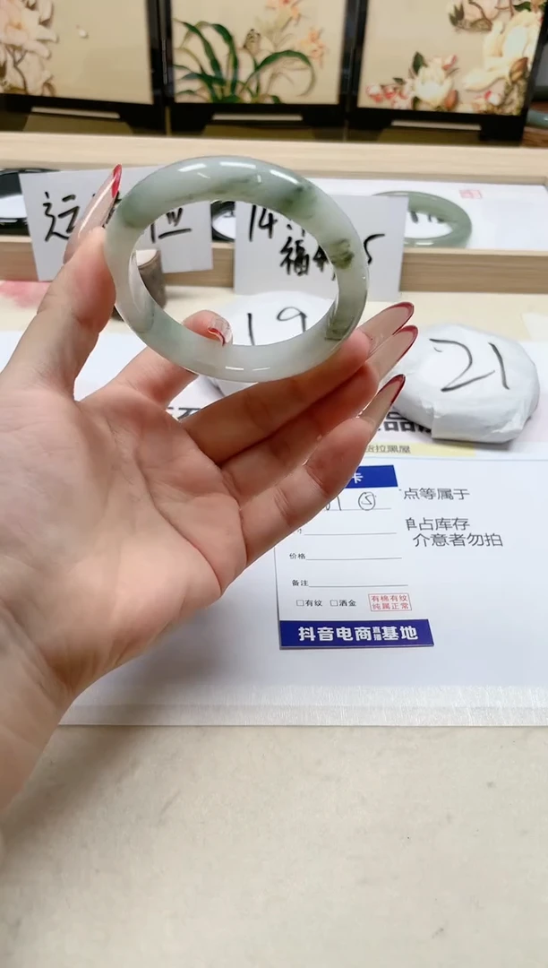 【闪购商品】石英质玉手镯未镶嵌61/56.1