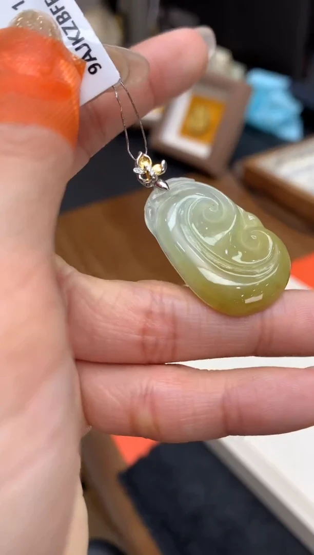 【闪购商品】翡翠颈饰18K金镶嵌如意