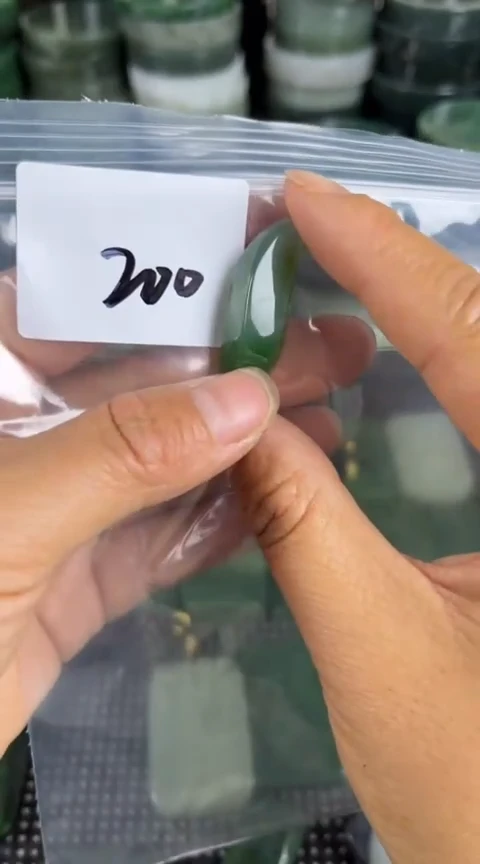 和田玉未镶嵌珠宝半成品牌子