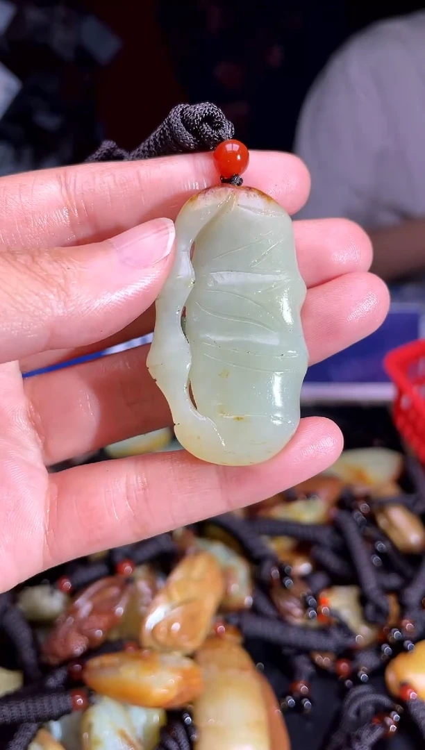 和田玉未镶嵌颈饰1