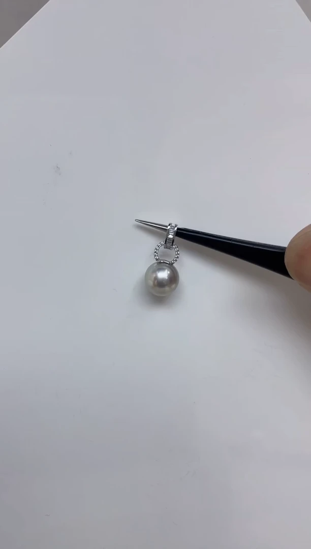 18K金镶嵌海水珍珠耳饰