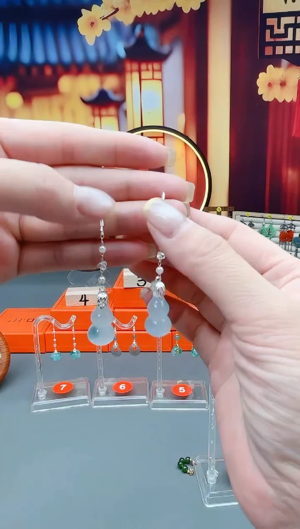 未镶嵌石英质玉（天山翠）耳饰D08