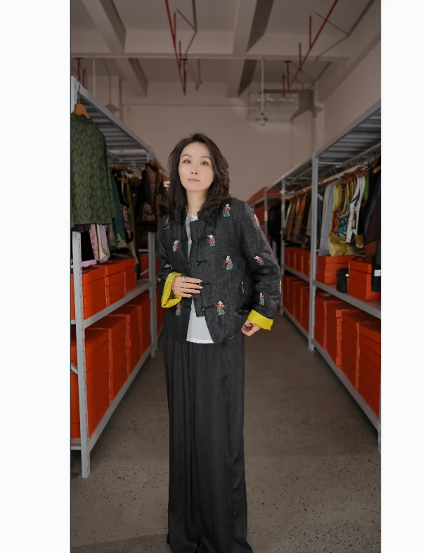 刺绣黑色棉服连帽时尚宽松秋冬常规款圆领棉衣拼接