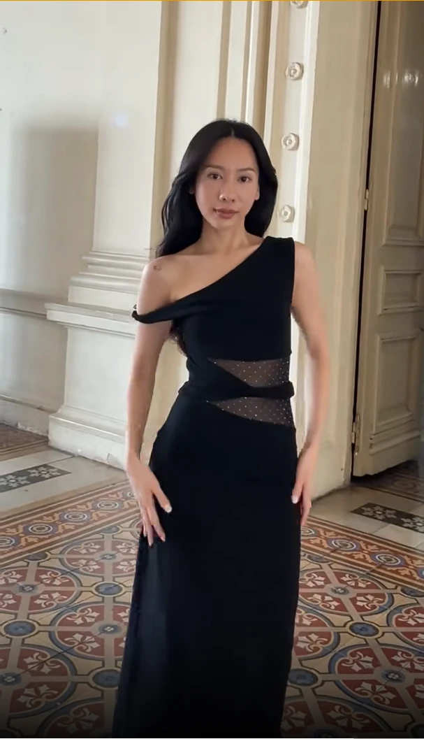 2025秋季新款设计感拼接镂空气质斜肩露肩连衣裙女纯欲显瘦长裙女