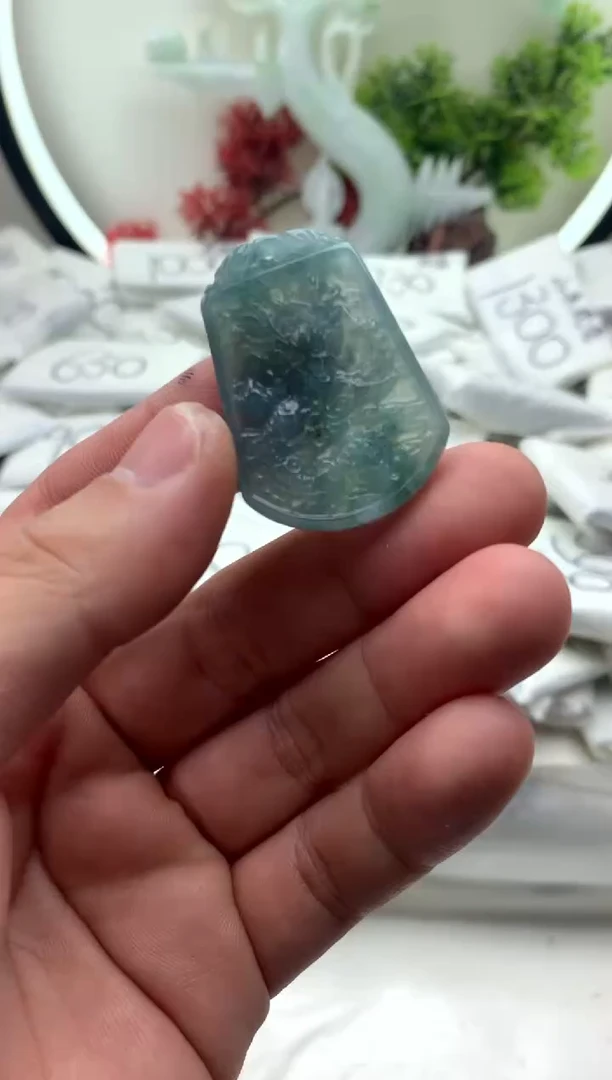 【闪购商品】翡翠颈饰未镶嵌小龙牌【品质一般介意慎拍】