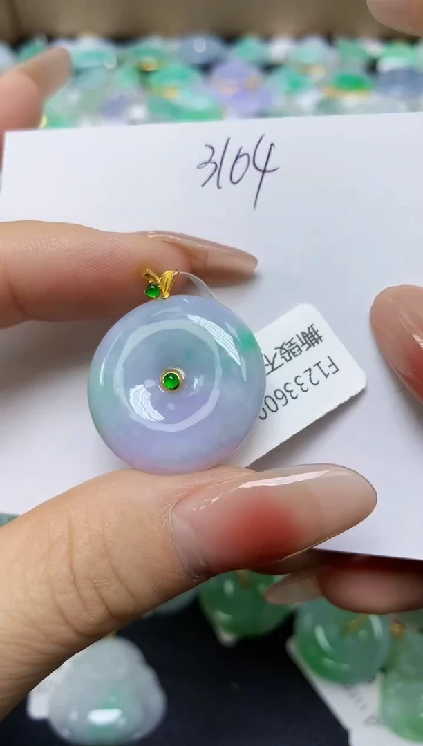 翡翠18K金镶嵌颈饰 天然缅甸翡翠A货