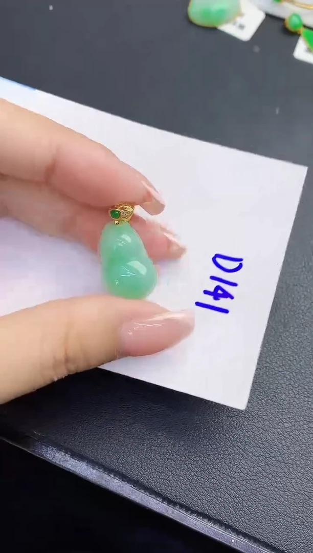 翡翠未镶嵌颈饰缅甸天然翡翠A货