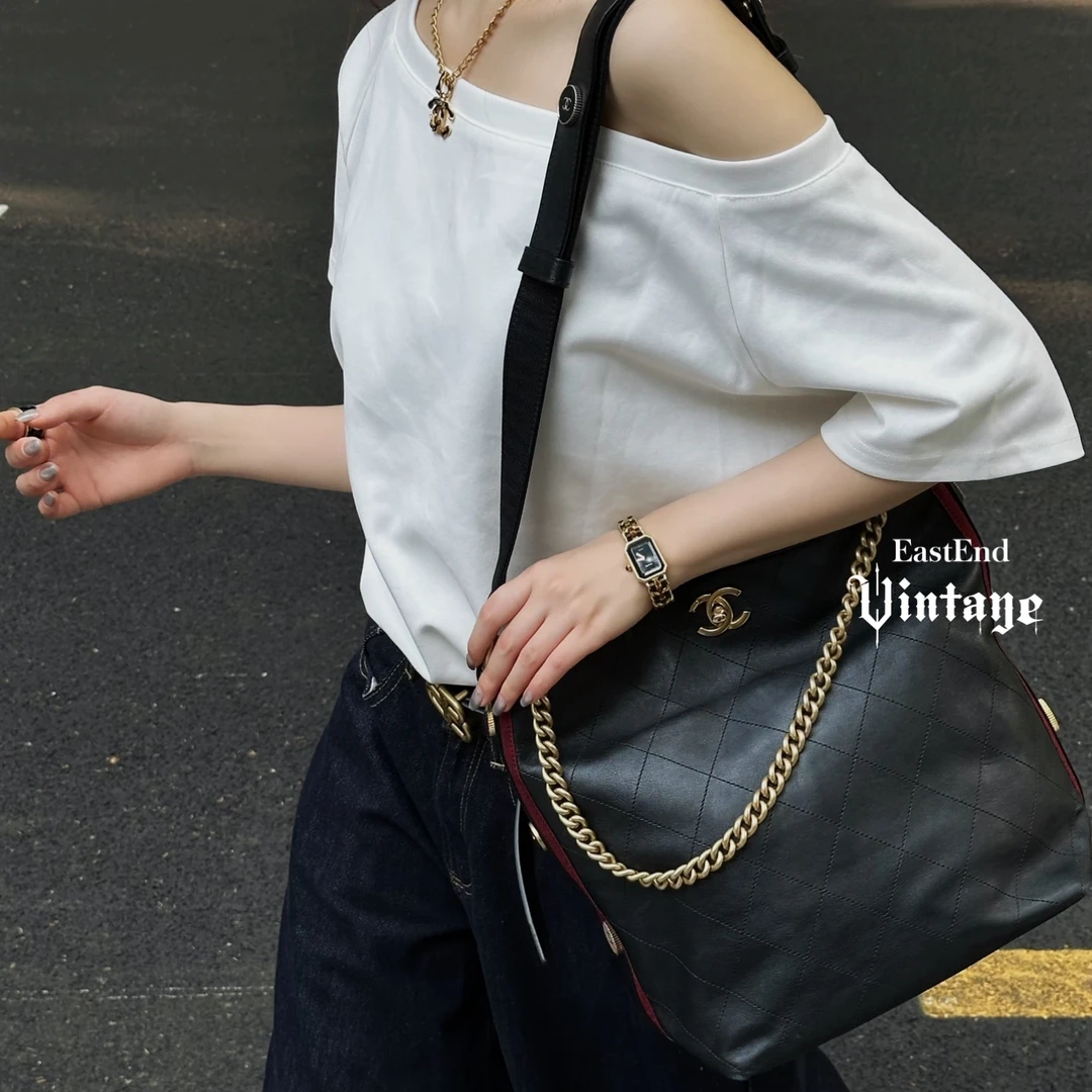 95新 Chanel/香奈儿 東区-勋章嬉皮红遍水桶单肩包/29903