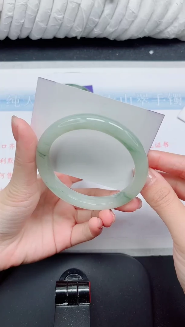 【闪购商品】石英质玉手镯未镶嵌135#60.6水线