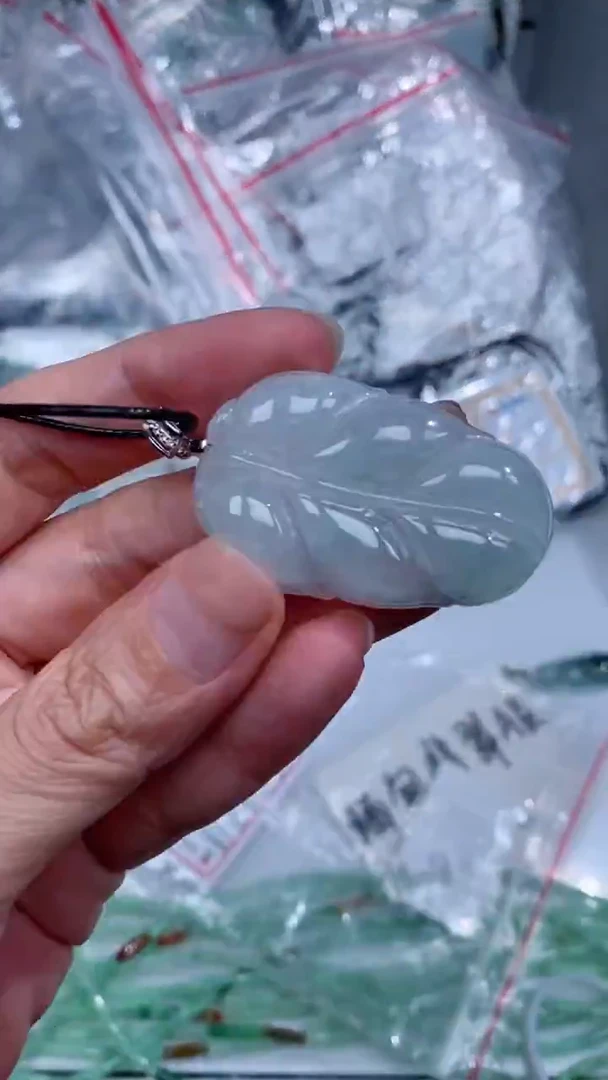 颈饰银S925镶嵌翡翠吊坠