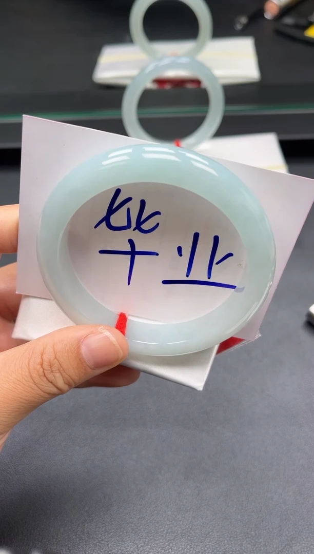 未镶嵌手镯翡翠多人