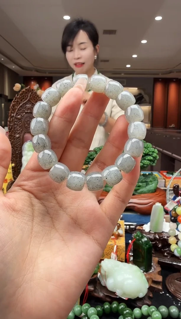 颈饰未镶嵌和田玉1ytqh12