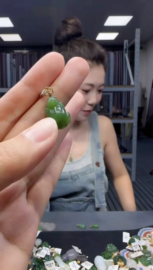 和田玉18K金镶嵌挂件1