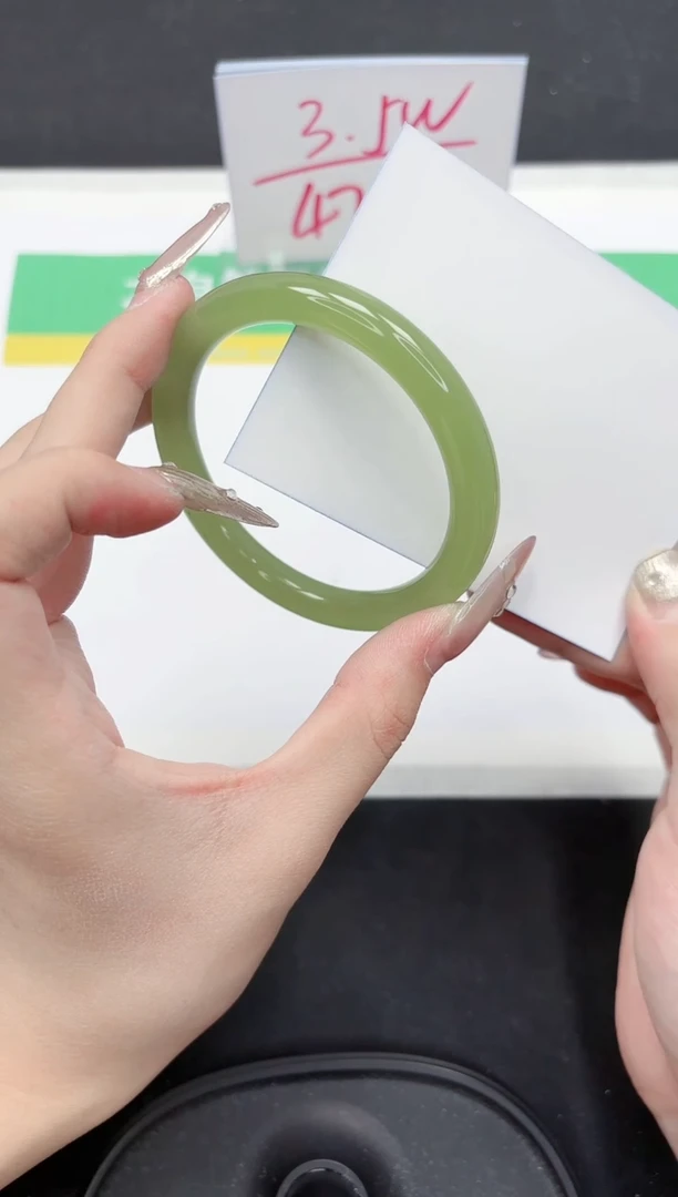 【闪购商品】石英质玉手镯未镶嵌99-56.8